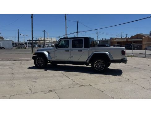 Used 2022 Jeep Gladiator Overland w/ Popular Equipment Package AWD/4WD image 8