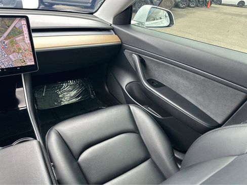 Used 2020 Tesla Model 3 Standard Range Plus image 18