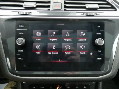 Used 2024 Volkswagen Tiguan SE R-Line image 27