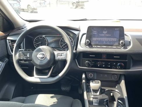 Used 2023 Nissan Rogue S FWD image 11