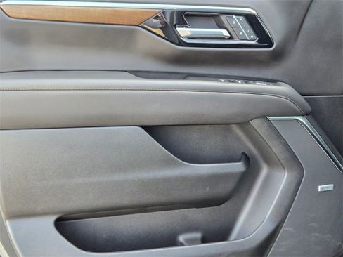 Used 2025 Chevrolet Tahoe High Country image 11