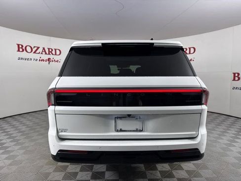 New 2025 Lincoln Navigator Reserve image 6