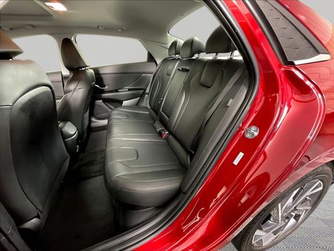 Used 2025 Hyundai Elantra Limited FWD image 21