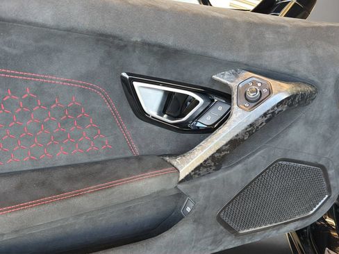 Used 2019 Lamborghini Huracan Performante AWD/4WD image 29