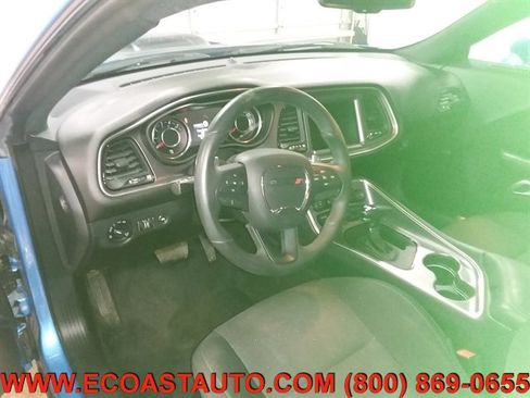 Used 2015 Dodge Challenger R/T image 10