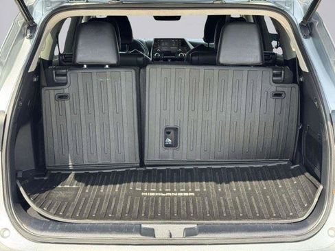 Used 2021 Toyota Highlander XLE AWD/4WD image 71