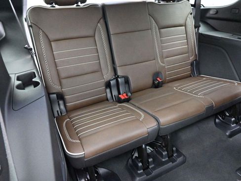 Used 2025 GMC Yukon Denali Ultimate AWD/4WD image 42
