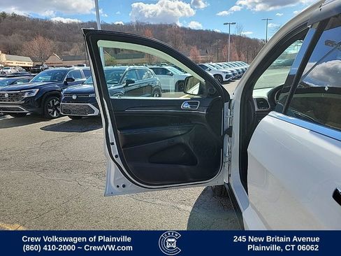 Used 2017 Jeep Grand Cherokee Limited w/ Luxury Group II image 43