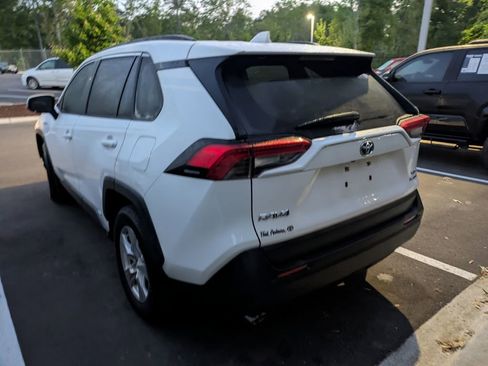 Used 2020 Toyota RAV4 XLE w/ Convenience Package image 5