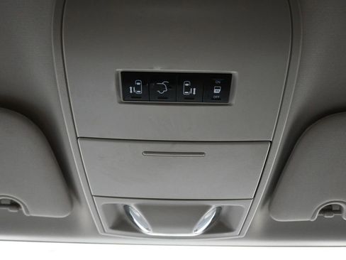 Used 2016 Dodge Grand Caravan SXT w/ Rear Park Assist Package image 21