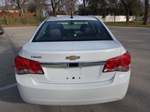 Used 2013 Chevrolet Cruze LS image 5