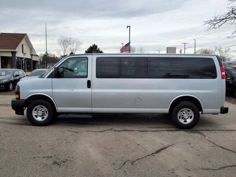 Used 2020 Chevrolet Express 3500 LS RWD image 7