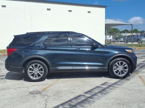 Certified 2023 Ford Explorer XLT w/ Equipment Group 202A AWD/4WD image 8