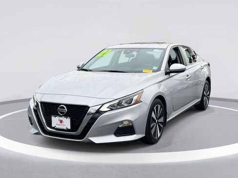 Certified 2021 Nissan Altima 2.5 SV w/ SV Premium Package image 4