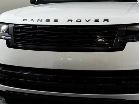 Used 2025 Land Rover Range Rover SE AWD/4WD image 11
