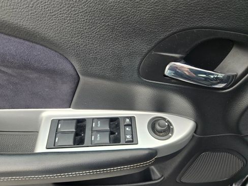 Used 2013 Chrysler 200 S FWD image 15
