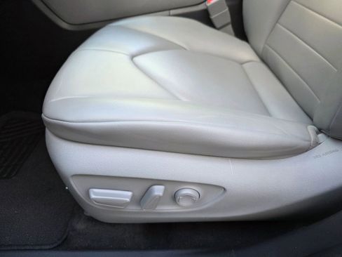 Used 2022 Toyota Highlander XLE FWD image 26