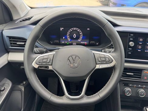 Used 2022 Volkswagen Taos SE w/ Panoramic Sunroof Package FWD image 10