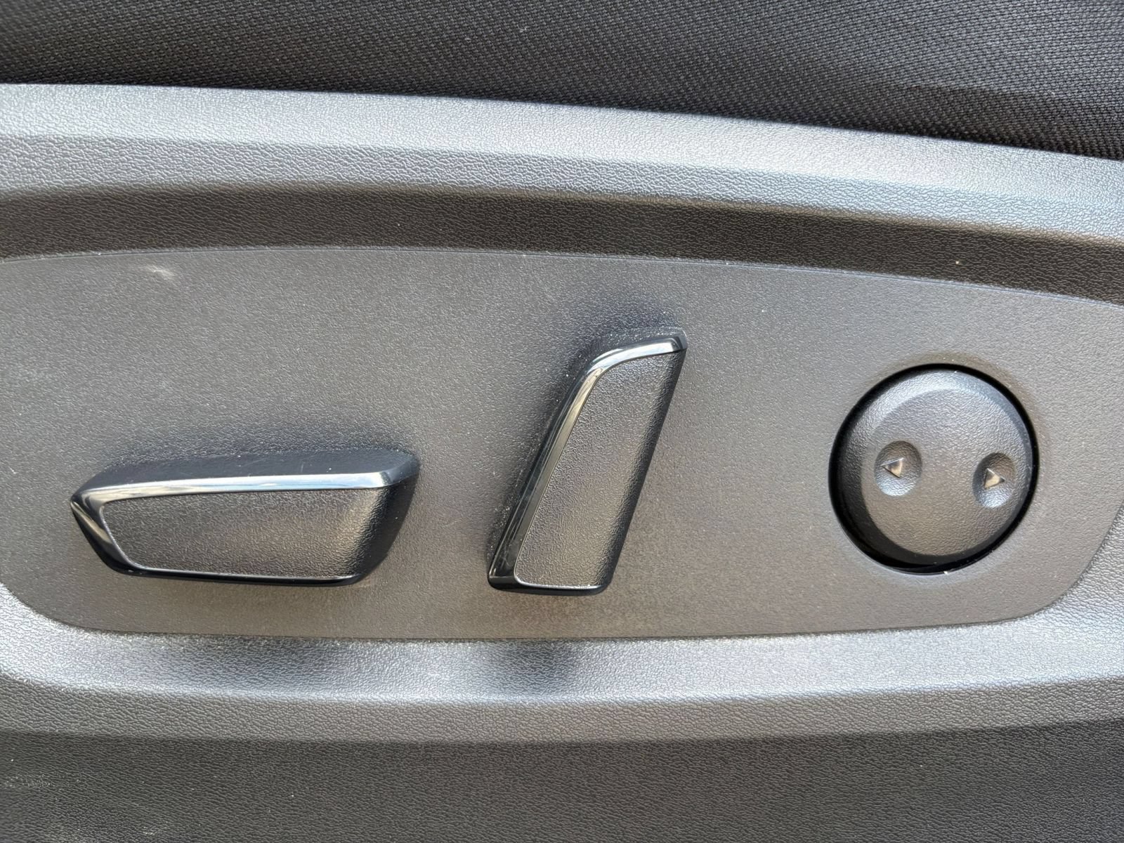 Used 2025 Nissan Pathfinder SV FWD image 21