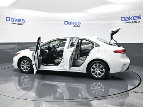 Used 2025 Toyota Corolla LE image 52