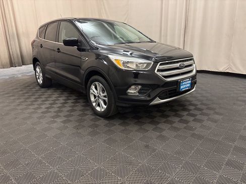 Used 2019 Ford Escape SE image 3