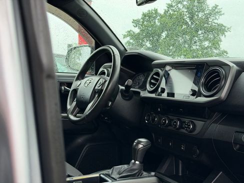 Used 2017 Toyota Tacoma TRD Off-Road w/ Tow Package (A/T) AWD/4WD image 34