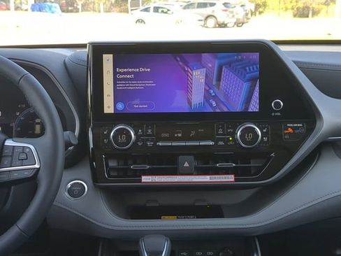 New 2026 Toyota Highlander Limited image 18