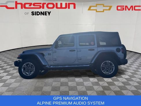 Used 2018 Jeep Wrangler Unlimited Sahara image 10