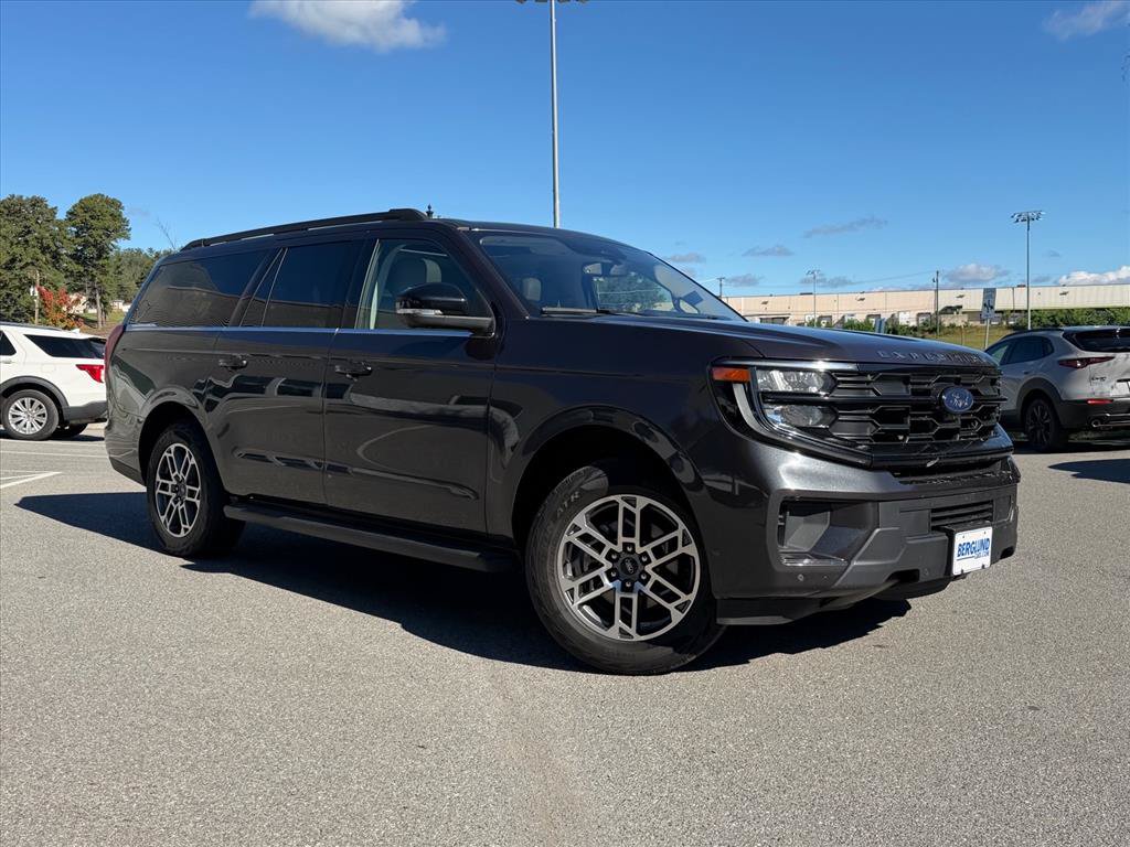 Used 2025 Ford Expedition Max Active AWD/4WD image 1