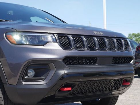 Used 2024 Jeep Compass Trailhawk AWD/4WD image 2