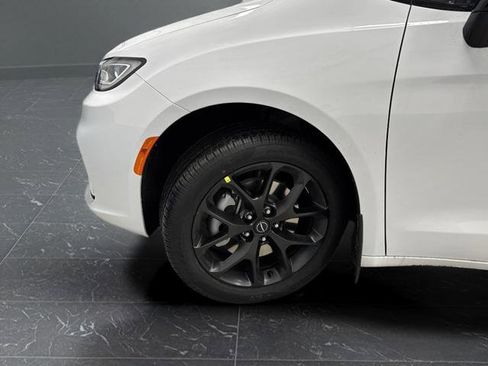 New 2026 Chrysler Pacifica Select w/ S Appearance Package image 35