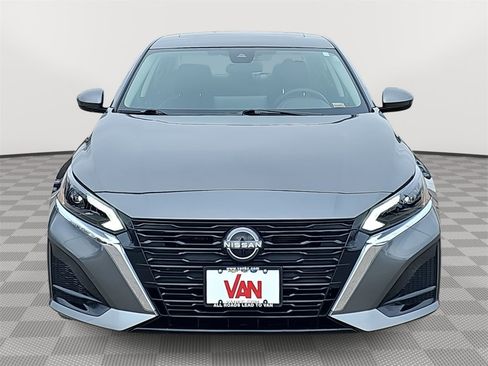 Used 2025 Nissan Altima 2.5 SV w/ SV Special Edition Package image 2