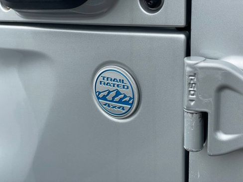 Used 2024 Jeep Wrangler Unlimited Sahara AWD/4WD image 33