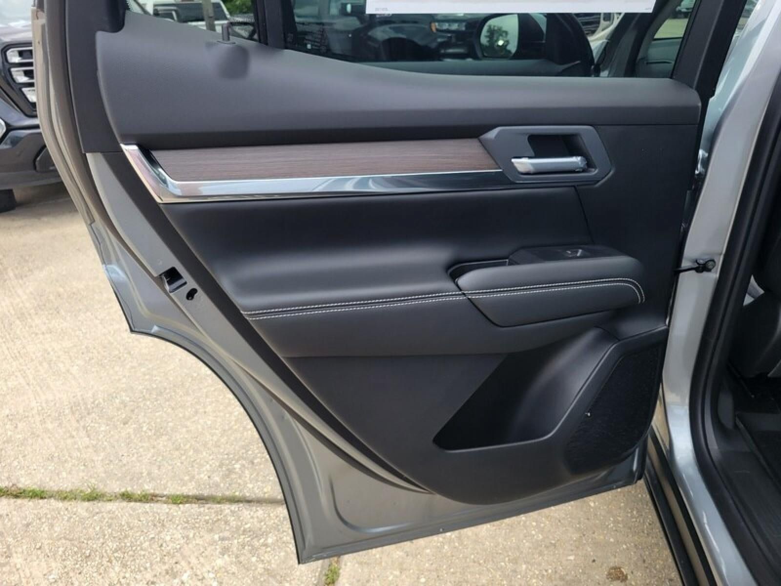 New 2026 GMC Terrain Denali w/ LPO, Floor Liner Package AWD/4WD image 30