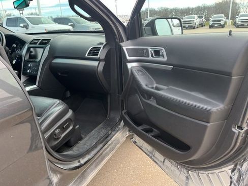 Used 2015 Ford Explorer XLT w/ Equipment Group 202B image 23