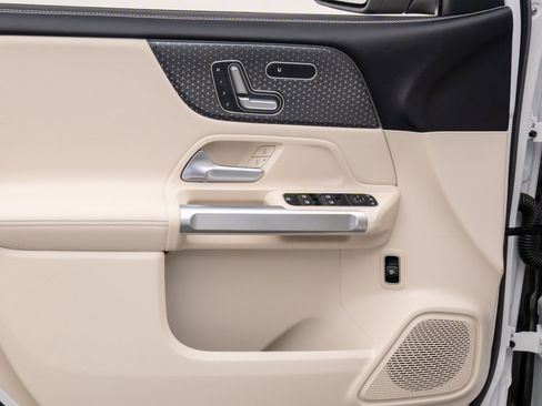 New 2025 Mercedes-Benz GLB 250 GLB 250 image 15