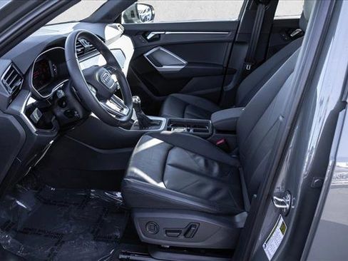 Used 2025 Audi Q3 2.0T Premium image 12