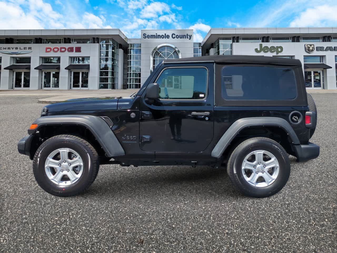 Used 2022 Jeep Wrangler Sport AWD/4WD image 5