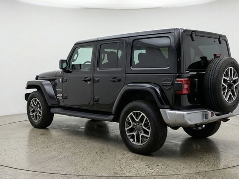 Used 2025 Jeep Wrangler Sahara image 6