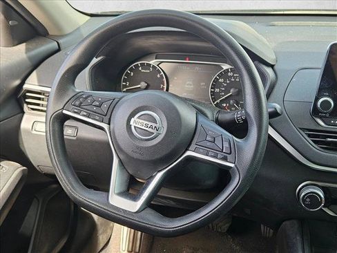 Used 2022 Nissan Altima 2.5 SV image 9