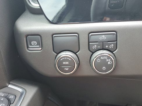 Used 2025 Chevrolet Silverado 1500 LT image 24