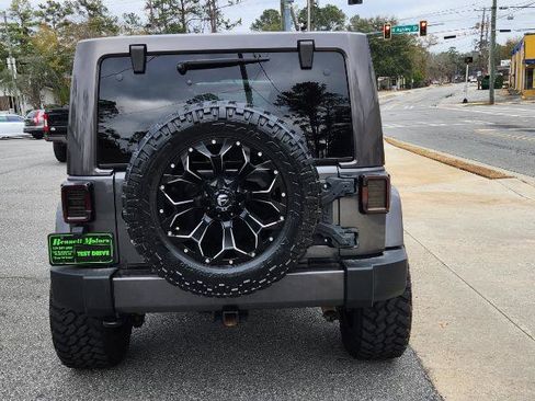 Used 2017 Jeep Wrangler Unlimited Sahara image 5