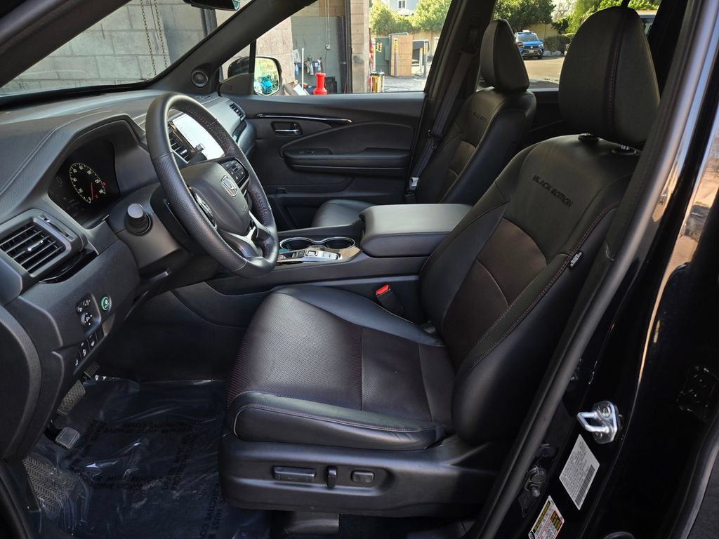 Used 2025 Honda Ridgeline Black Edition image 18