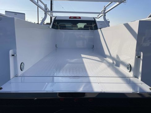 New 2024 GMC Sierra 3500 Pro image 25