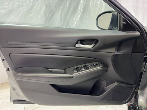 Used 2024 Nissan Altima 2.5 SV image 32