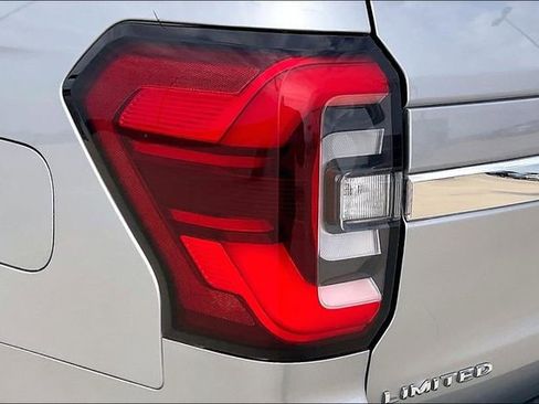 Used 2023 Ford Expedition Limited AWD/4WD image 30