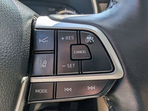 Used 2025 Toyota Highlander XLE AWD/4WD image 29