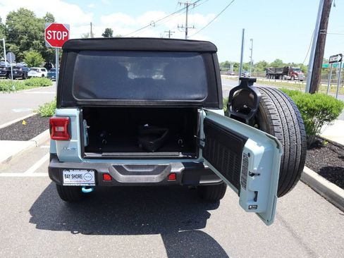 Used 2024 Jeep Wrangler Unlimited Sahara w/ Technology Group AWD/4WD image 8