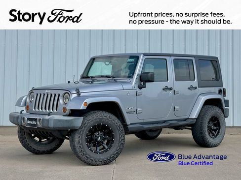 Used 2017 Jeep Wrangler Unlimited Sahara AWD/4WD image 1