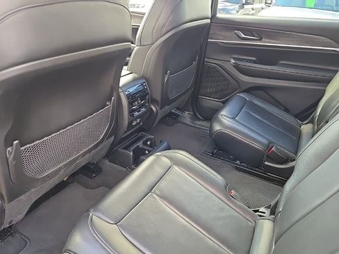 Certified 2023 Jeep Grand Cherokee L Limited image 18